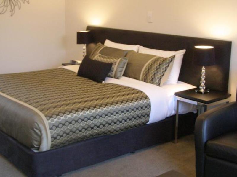Bellano Motel Suites Christchurch Zewnętrze zdjęcie A bed