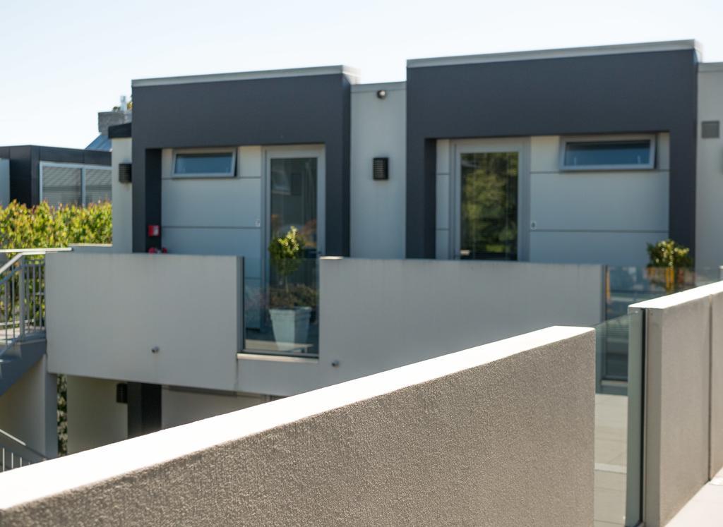 Bellano Motel Suites Christchurch Zewnętrze zdjęcie Townhouses in the complex